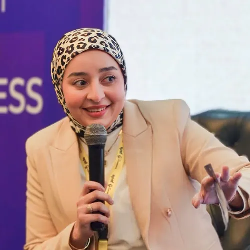 Dr Menna Ali