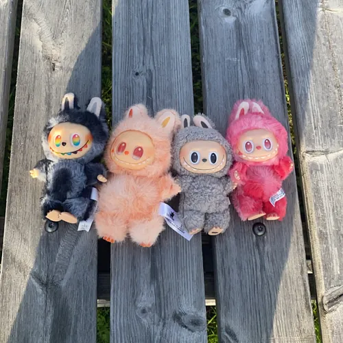 Labubu friends🩷🧡