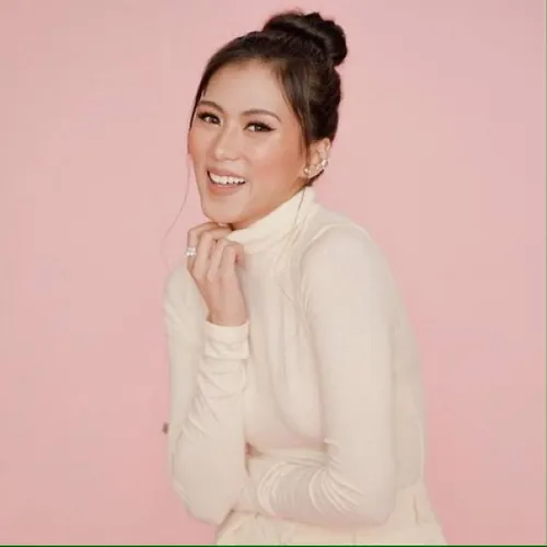 Alex Gonzaga Official