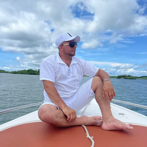 Andrés González